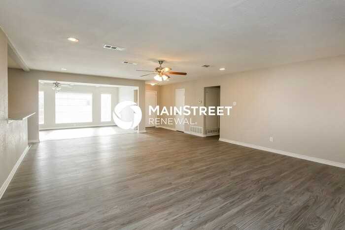 207 Point Royal Dr - Photo 5 of 16