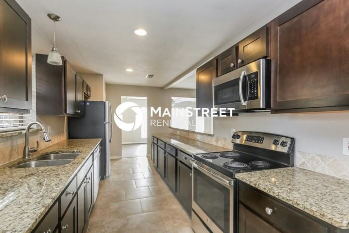 207 Point Royal Dr - Photo 7 of 16