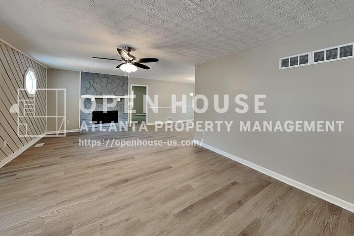 1707 Hickory Grove Trl Nw - Photo 4 of 21