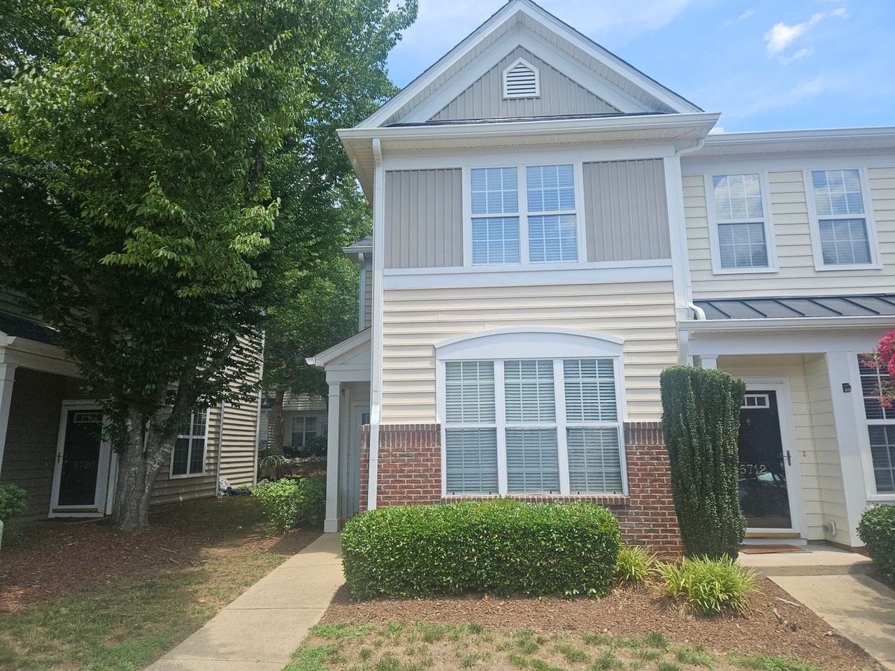 5714 Clearbay Ln - Photo 2 of 18