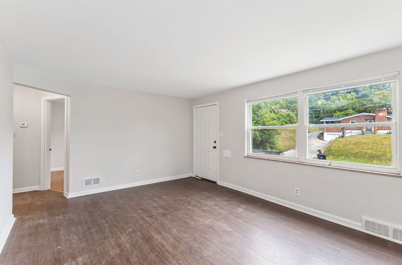 3069 Westwood Northern Blvd - Photo 4 of 27