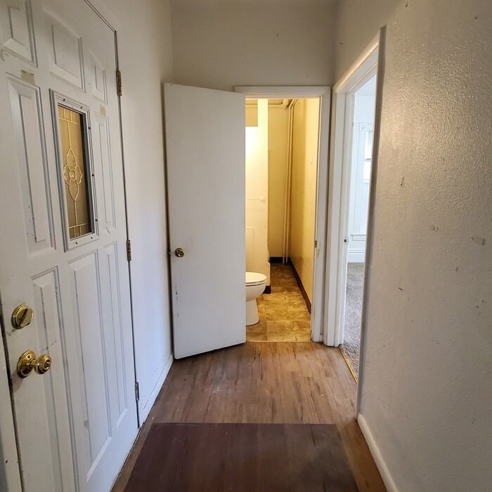 420 2nd Ave Ne #201 - Photo 3 of 9