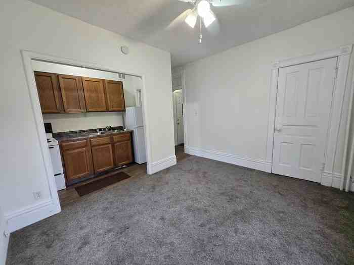 420 2nd Ave Ne #201 - Photo 4 of 9