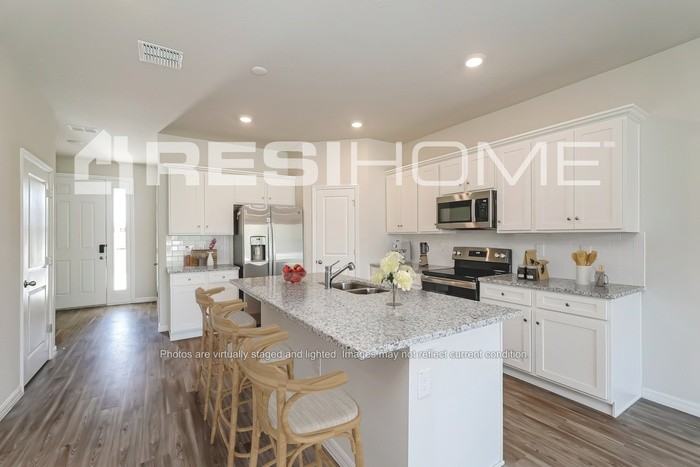 28389 Wave Crest Pl - Photo 3 of 18