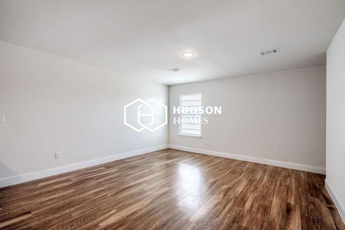 1913 Nw 16th Ave - Photo 4 of 13