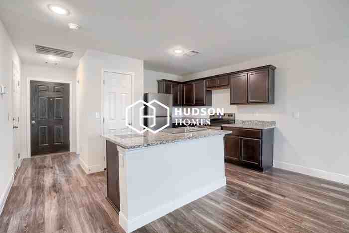 1913 Nw 16th Ave - Photo 5 of 13