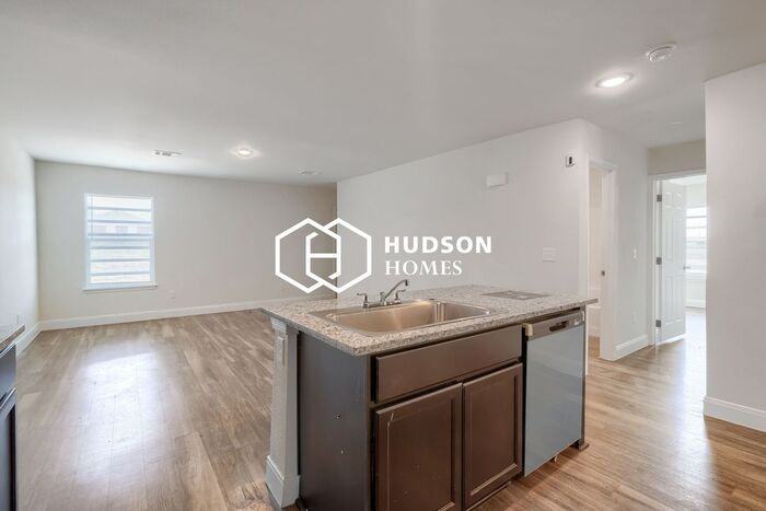 1913 Nw 16th Ave - Photo 6 of 13