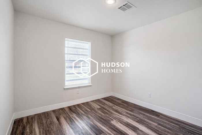 1913 Nw 16th Ave - Photo 7 of 13