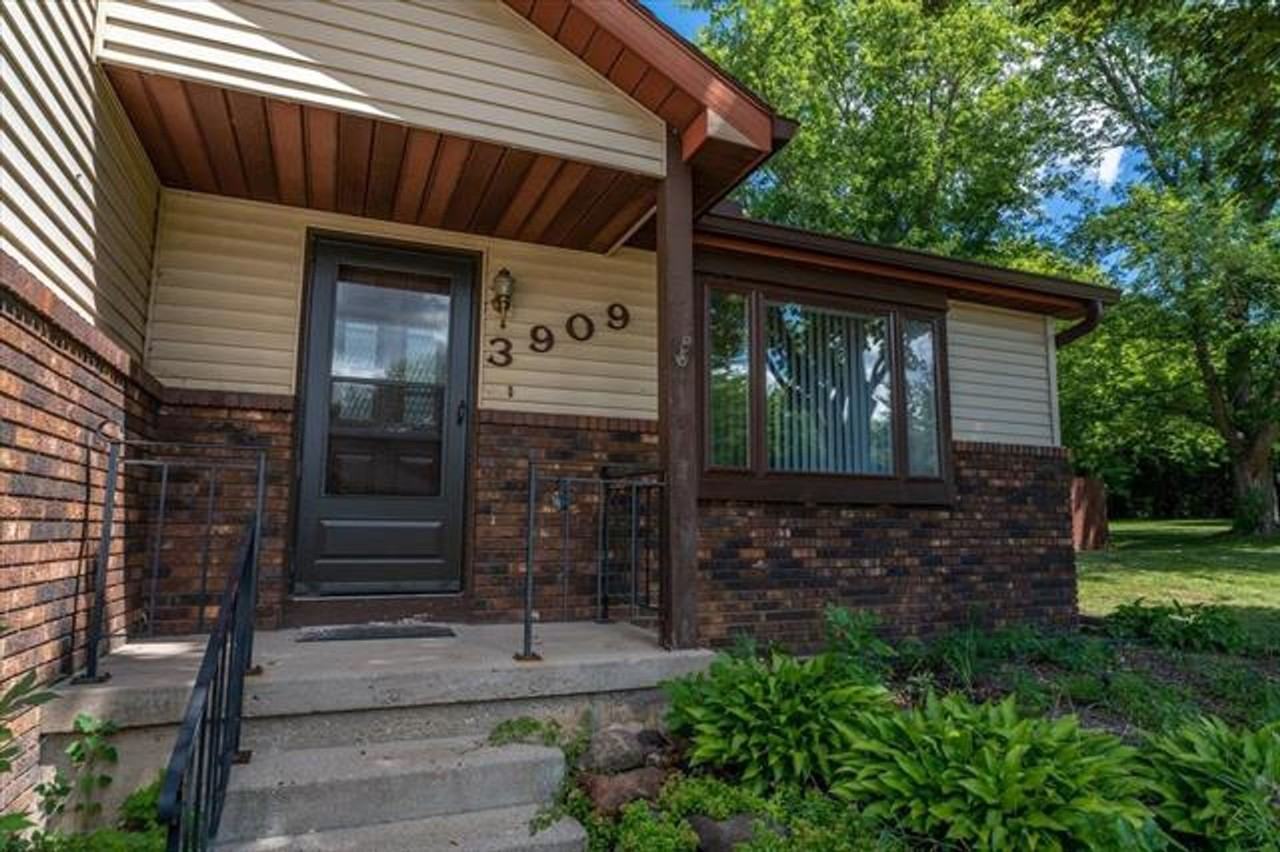 3909 Patrick Henry Way - Photo 3 of 46