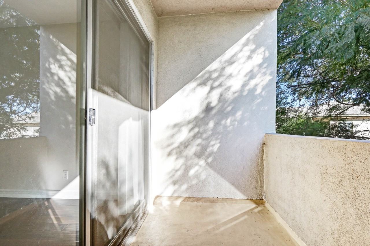 1319 Berkeley St in Santa Monica - Photo 3 of 4