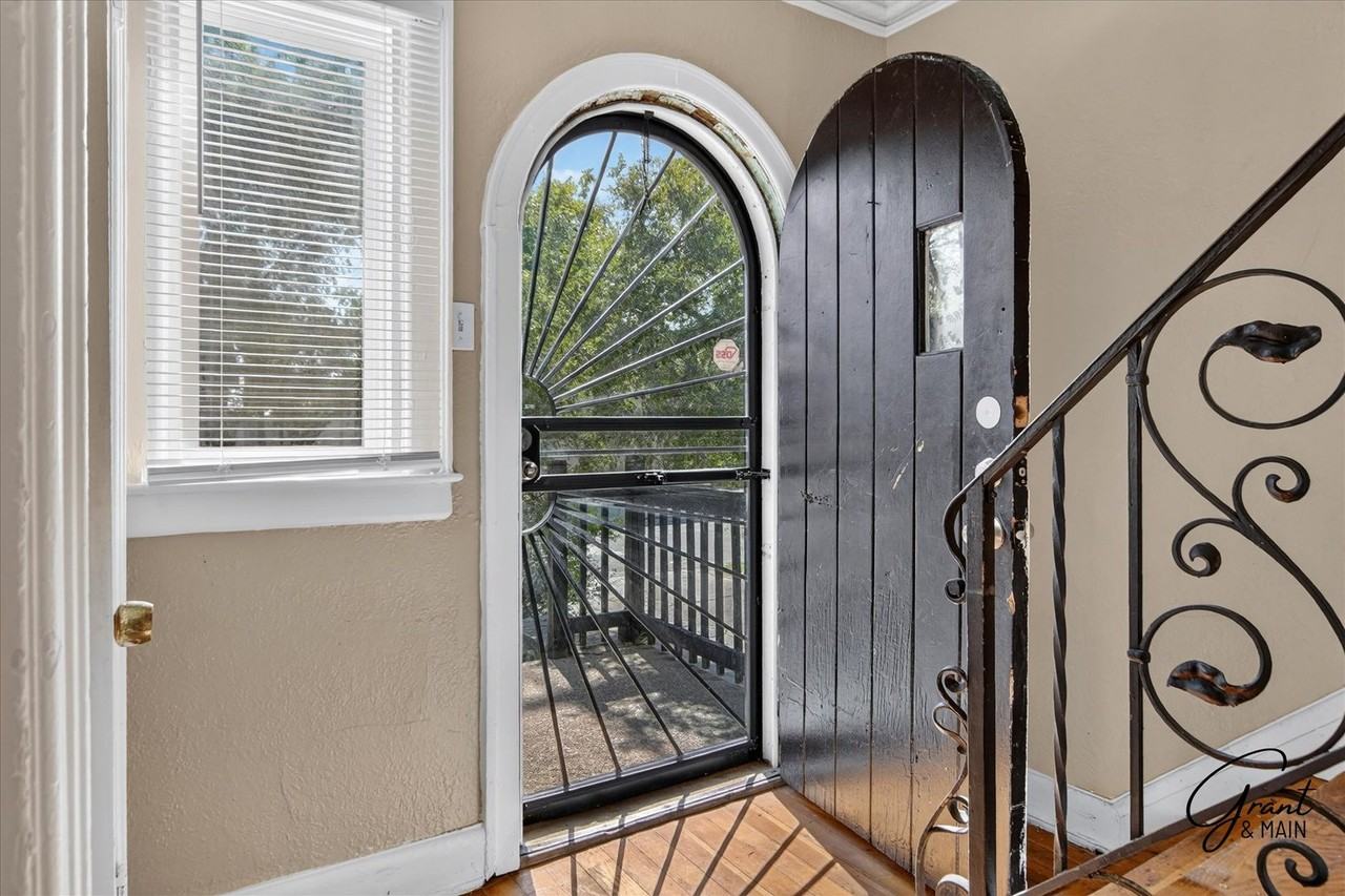 17127 Roselawn St - Photo 2 of 25