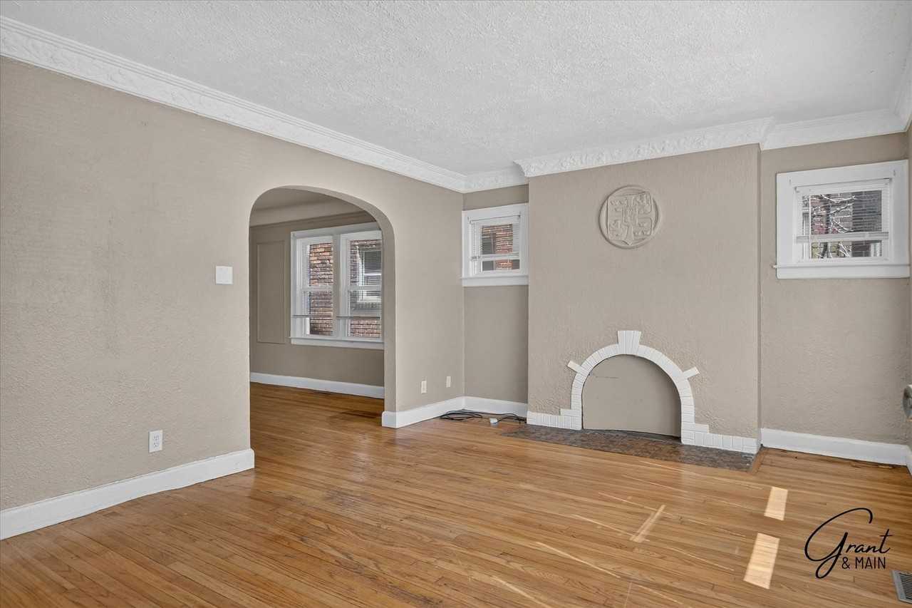17127 Roselawn St - Photo 3 of 25