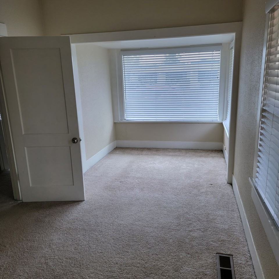 890 Se Ireland St - Photo 2 of 12