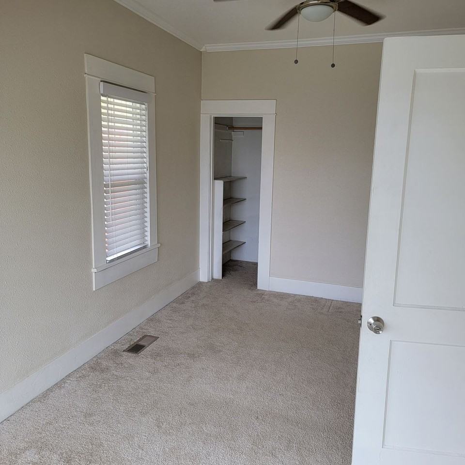 890 Se Ireland St - Photo 3 of 12
