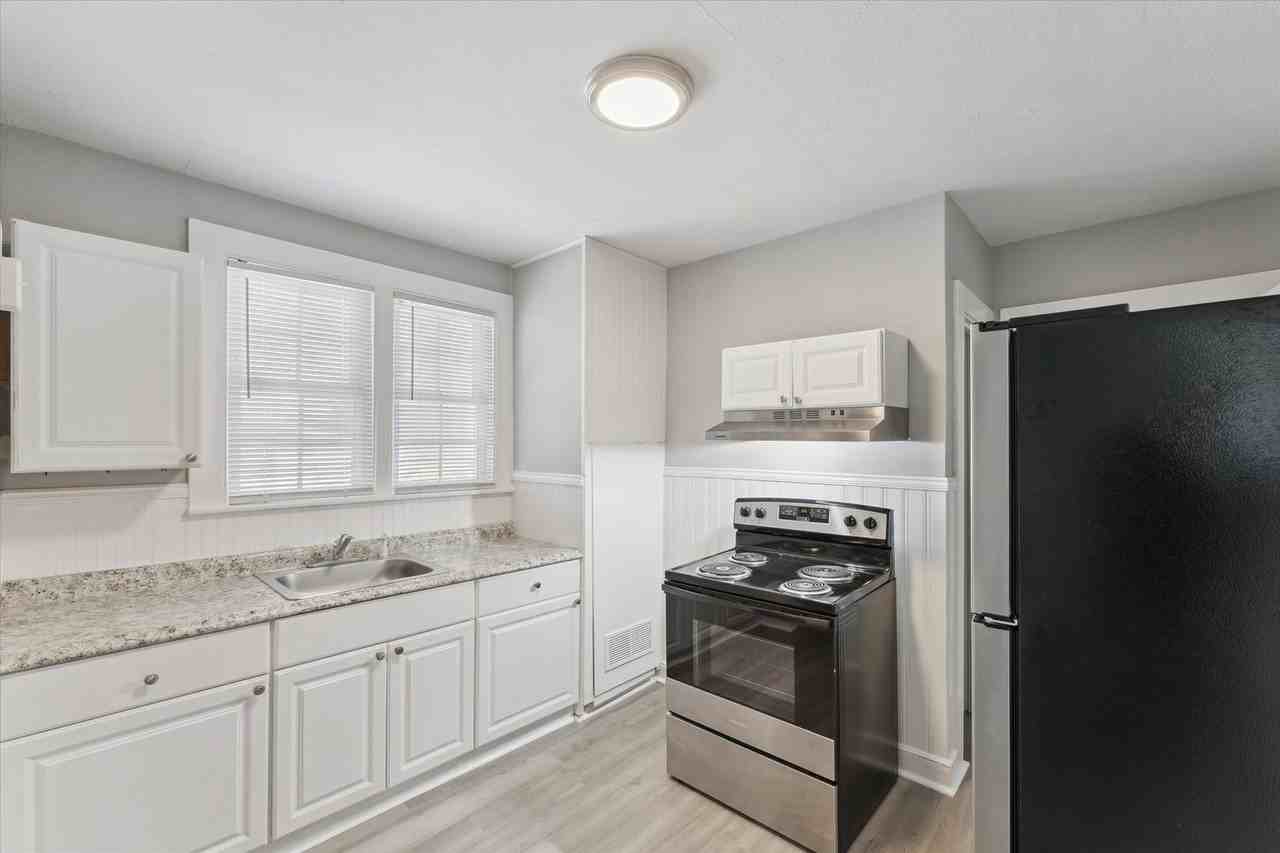2102 E 41st St - Photo 6 of 19