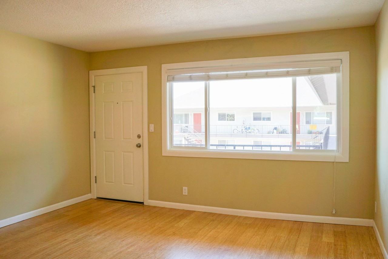 7532 N Ida Ave - Photo 5 of 13