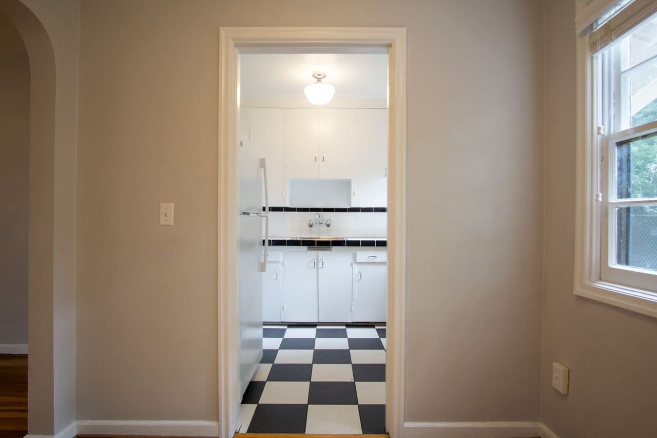 1952 Nw Lovejoy St #3 - Photo 6 of 17