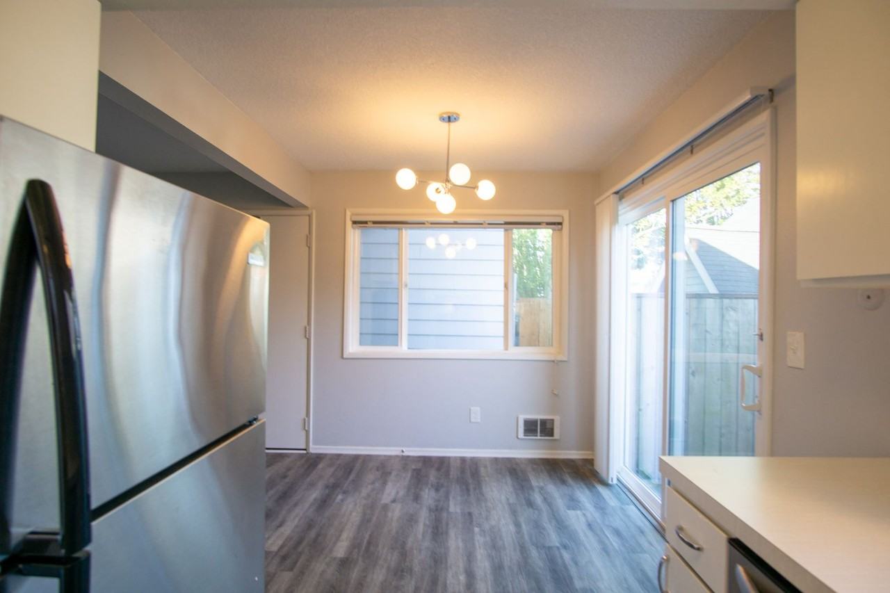 1026 Se 29th Ave - Photo 5 of 18