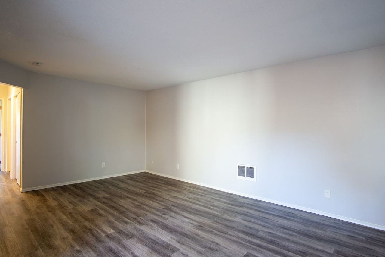1026 Se 29th Ave - Photo 6 of 18