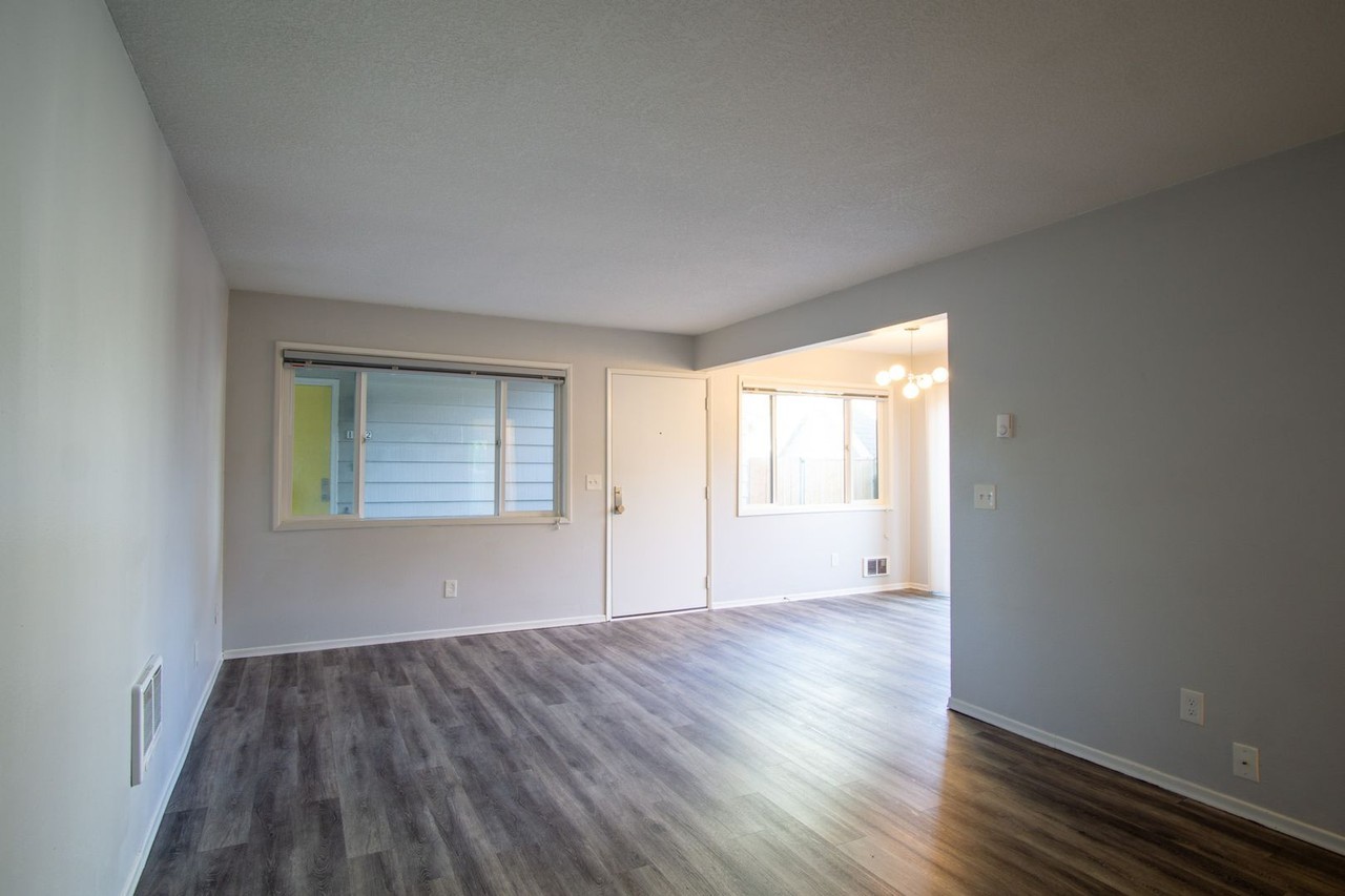 1026 Se 29th Ave - Photo 7 of 18