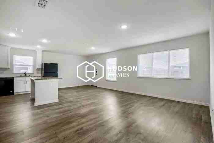 2719 William St - Photo 3 of 14