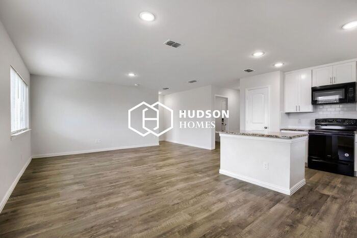 2719 William St - Photo 4 of 14