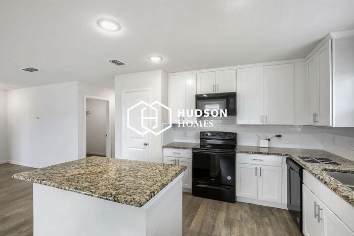2719 William St - Photo 6 of 14