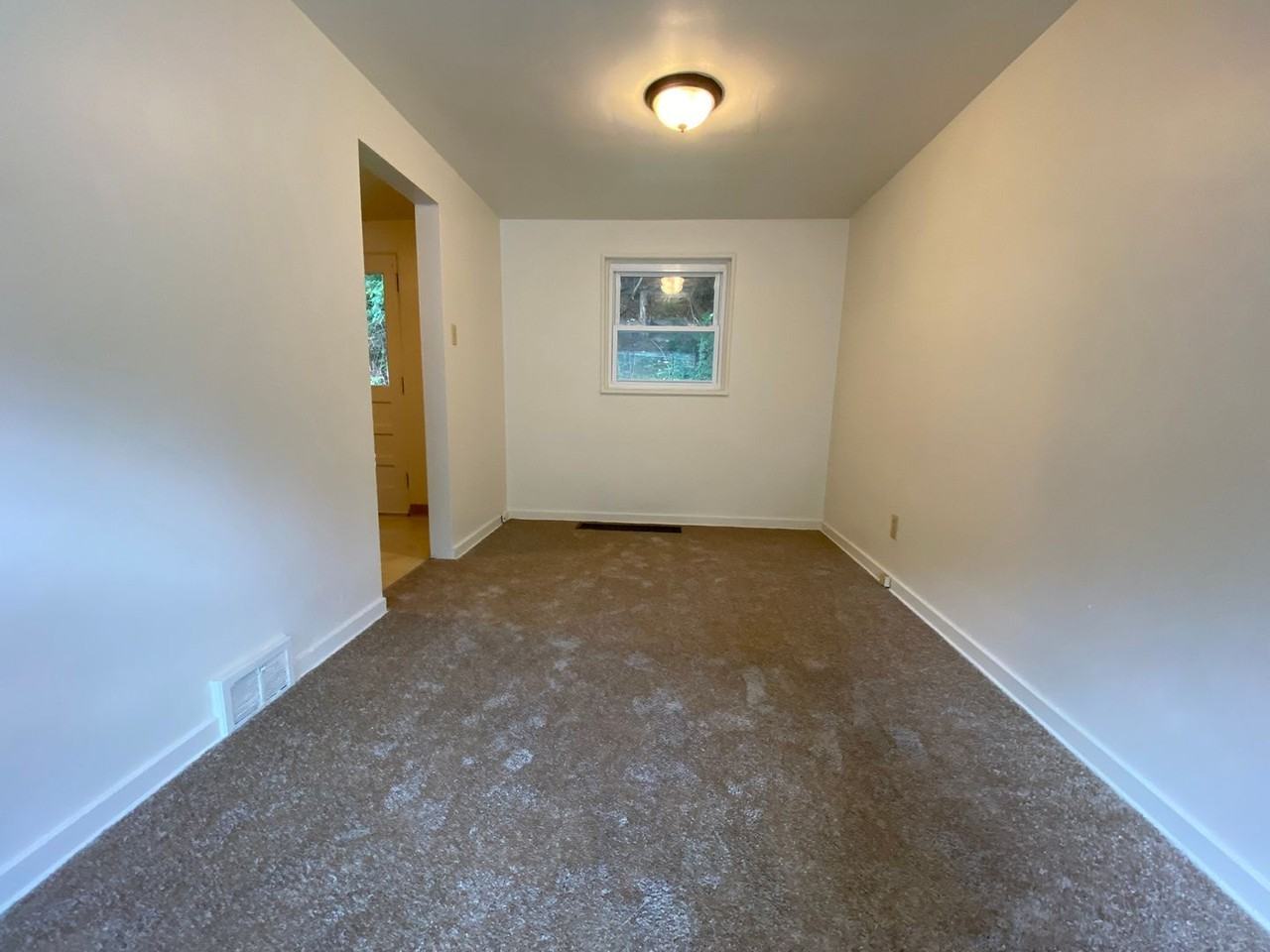 550 Long Rd - Photo 3 of 10