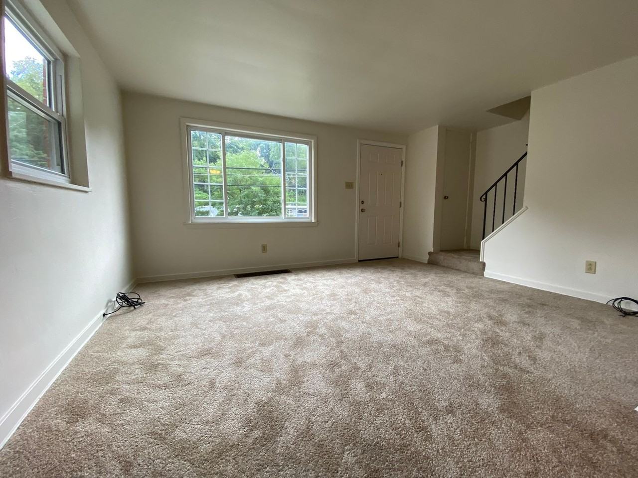 550 Long Rd - Photo 4 of 10