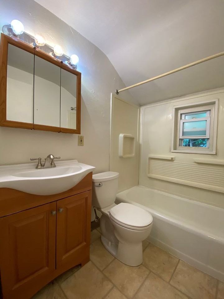 550 Long Rd - Photo 7 of 10