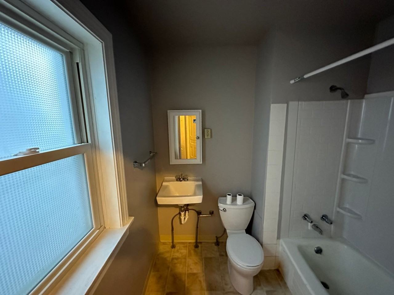 324 W 8th St - Photo 4 of 24