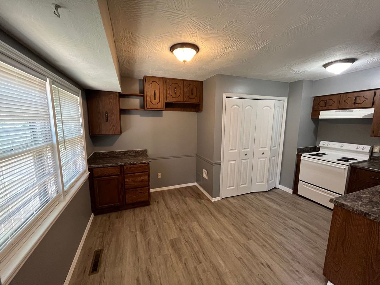 1269 E Rockhill St - Photo 5 of 12
