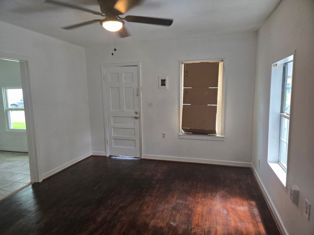 1303 9th St - Photo 5 of 6