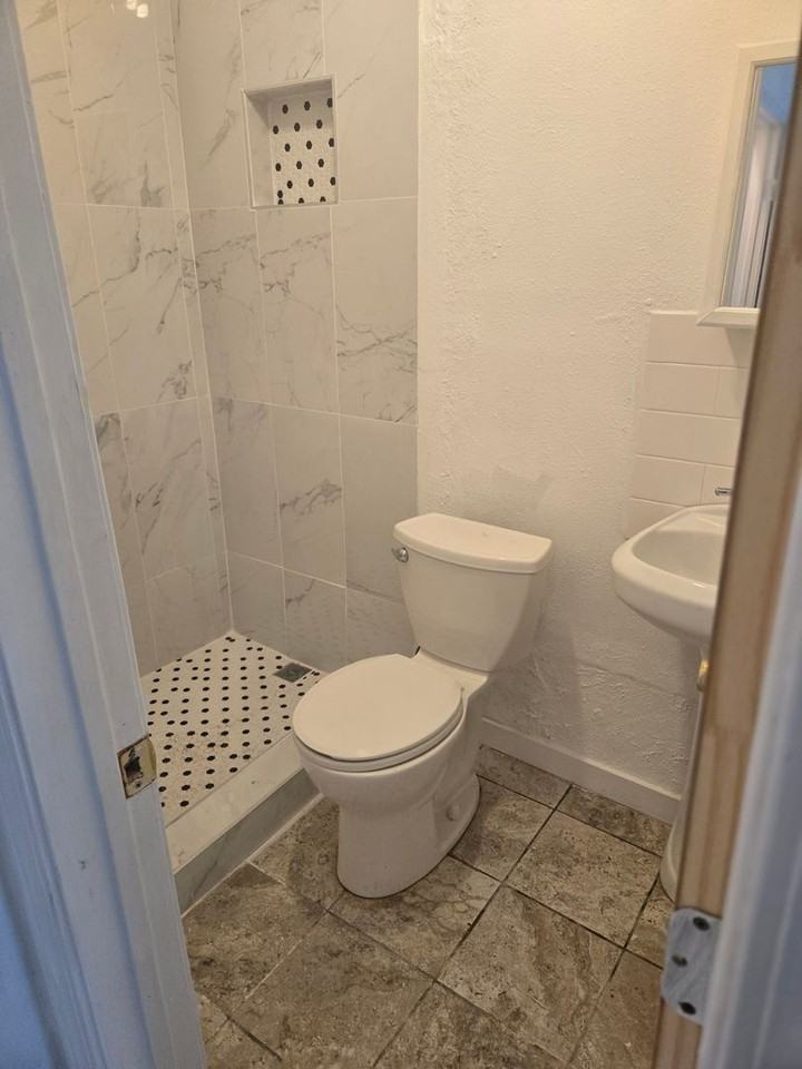 1303 9th St - Photo 6 of 6
