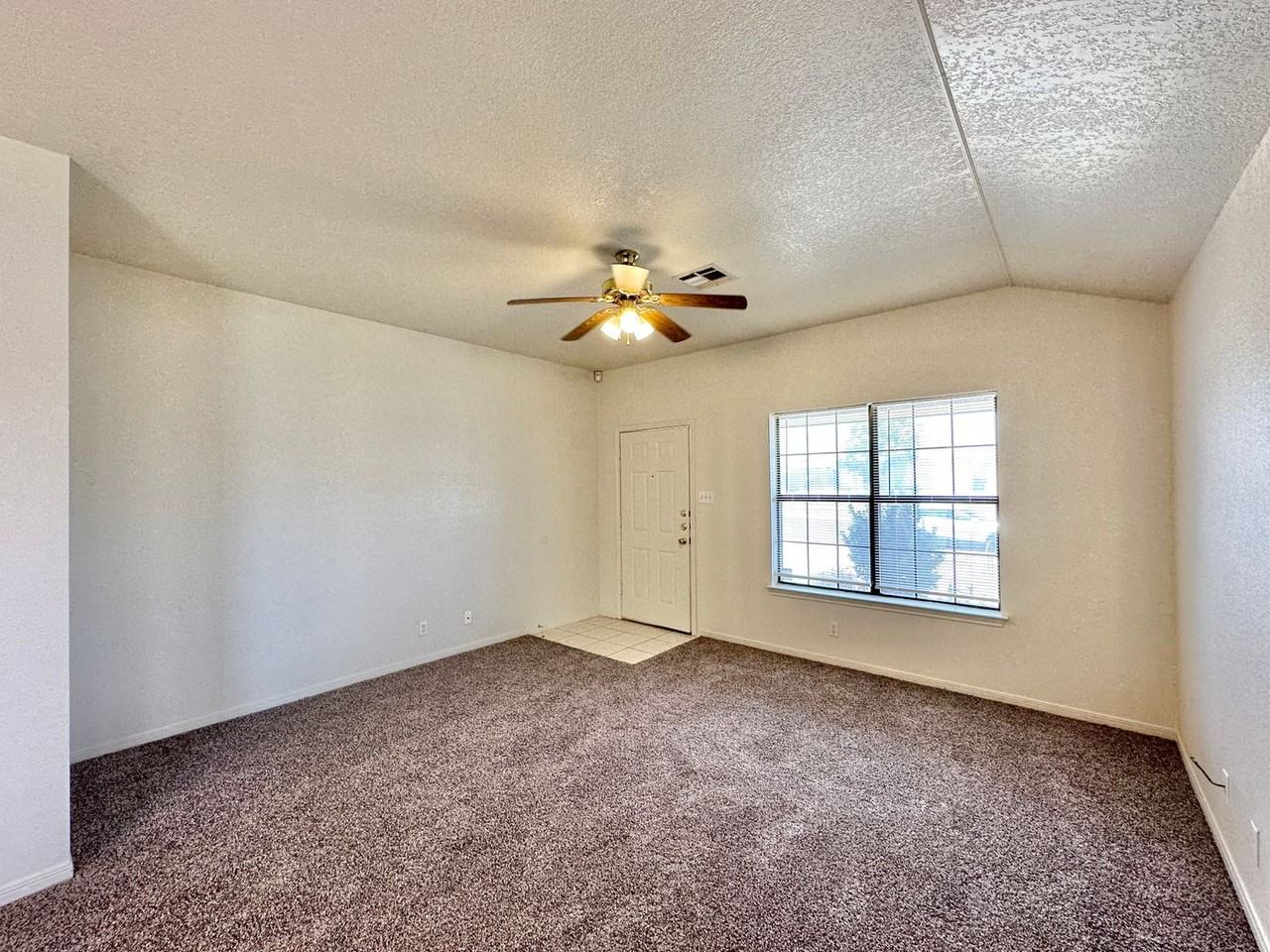 5206 Daybreak Dr - Photo 4 of 25