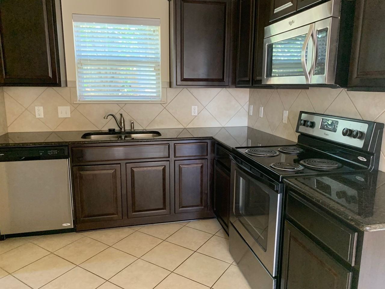 5805 Loblolly Ln - Photo 3 of 15