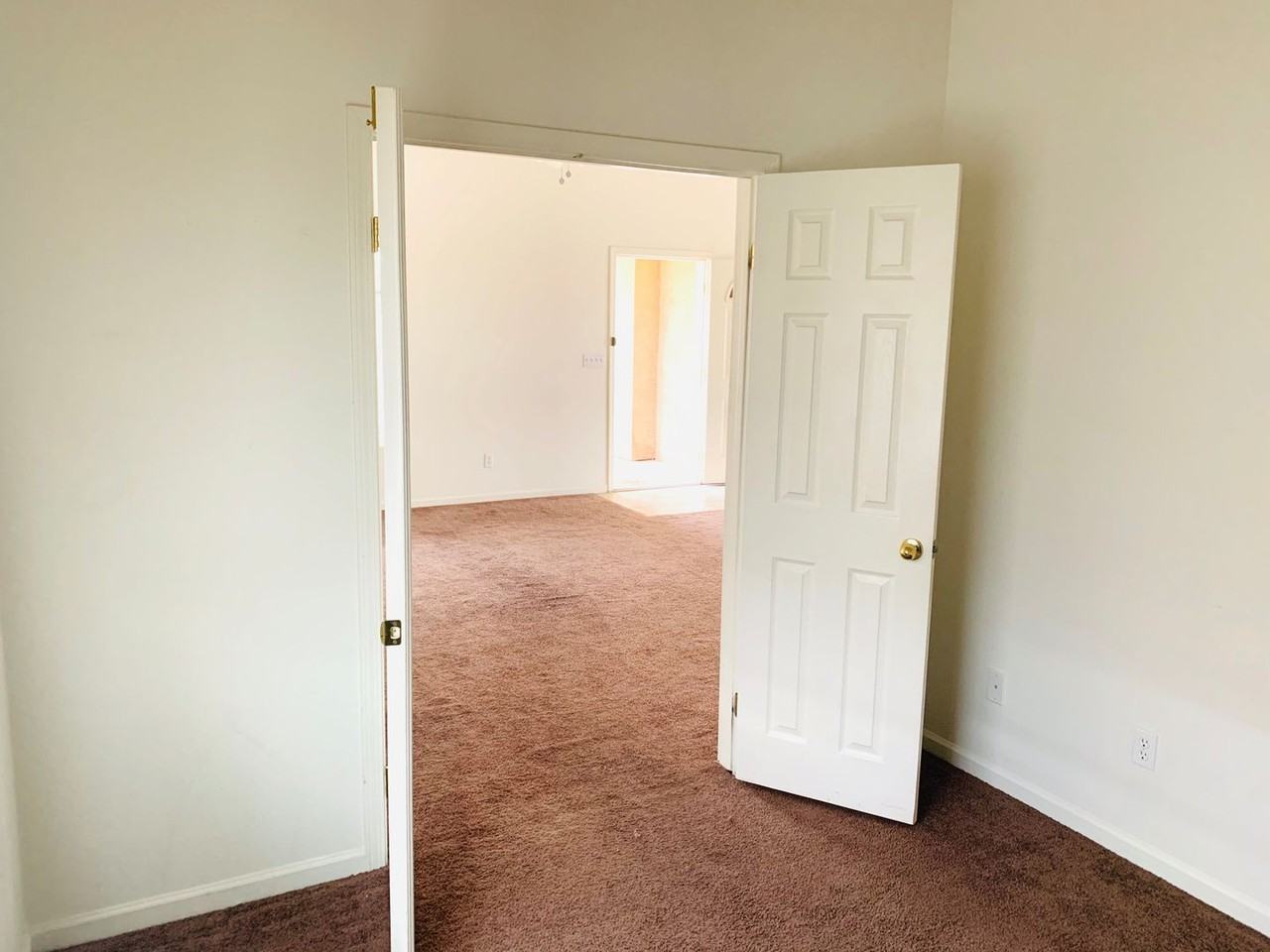 5499 Mariposa Ave - Photo 4 of 13