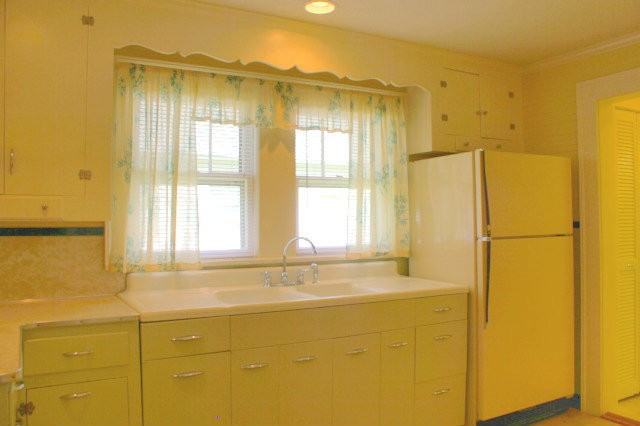 303 W Carver St - Photo 4 of 11