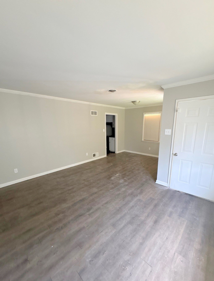 3120 Beauchamp Dr - Photo 4 of 17