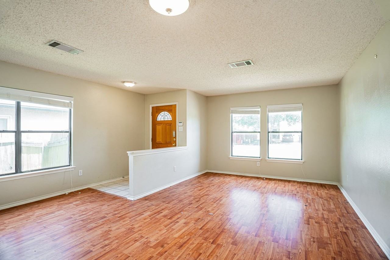 813 Kettering Dr - Photo 4 of 17