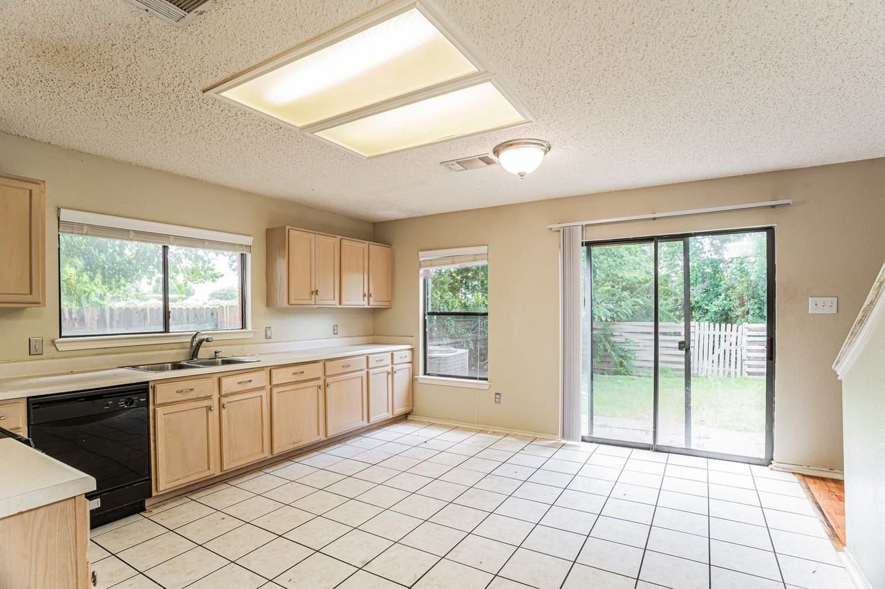 813 Kettering Dr - Photo 5 of 17