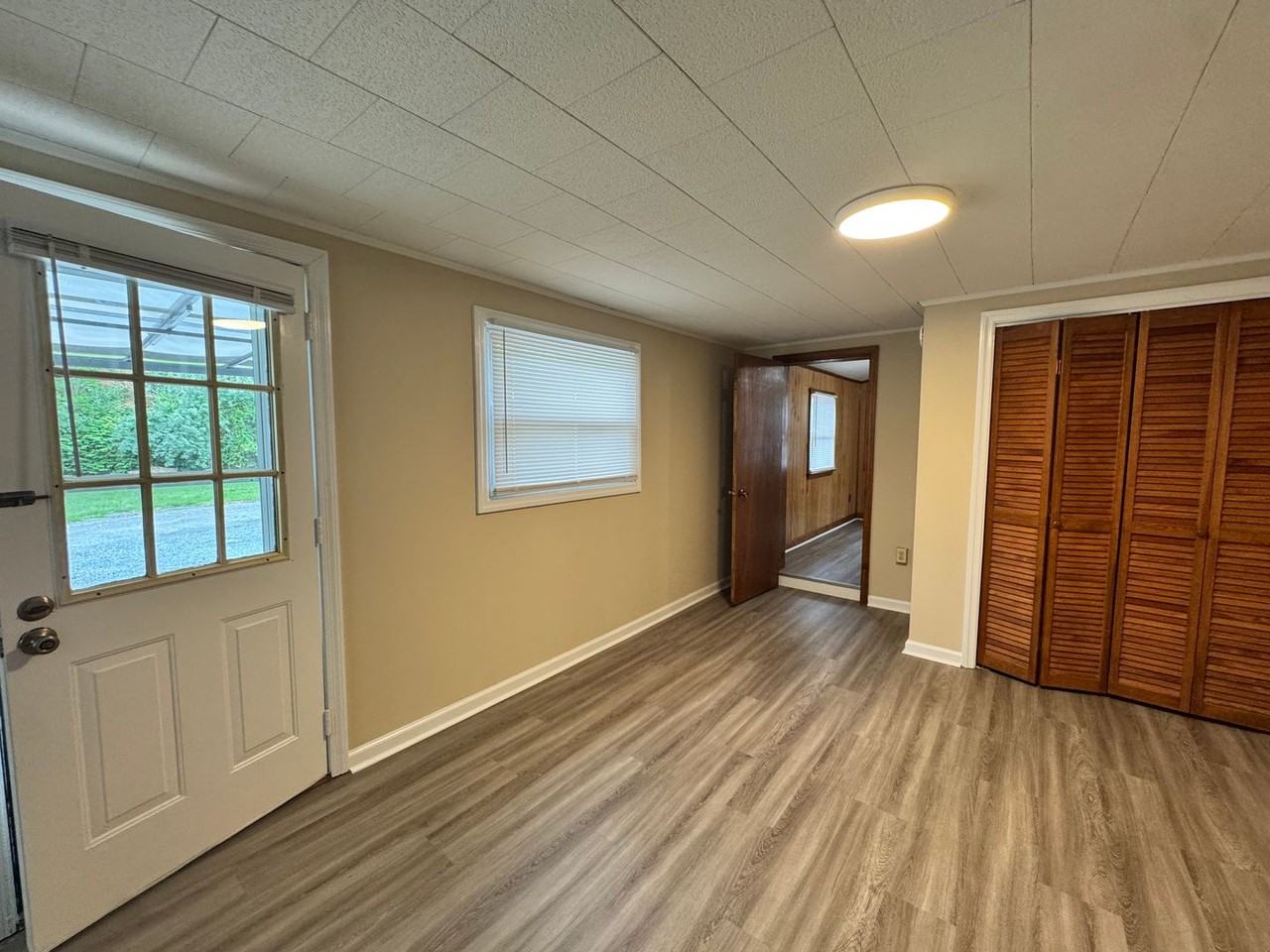 240 Lynbrook Rd - Photo 3 of 21