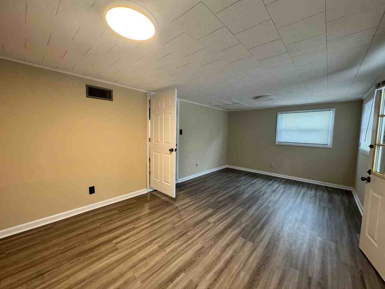 240 Lynbrook Rd - Photo 4 of 21