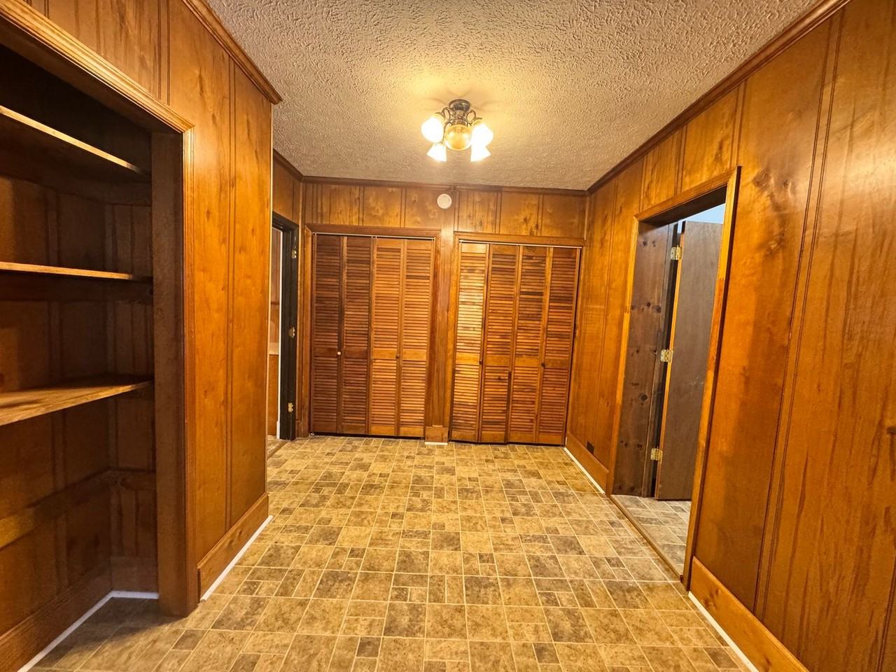 240 Lynbrook Rd - Photo 6 of 21