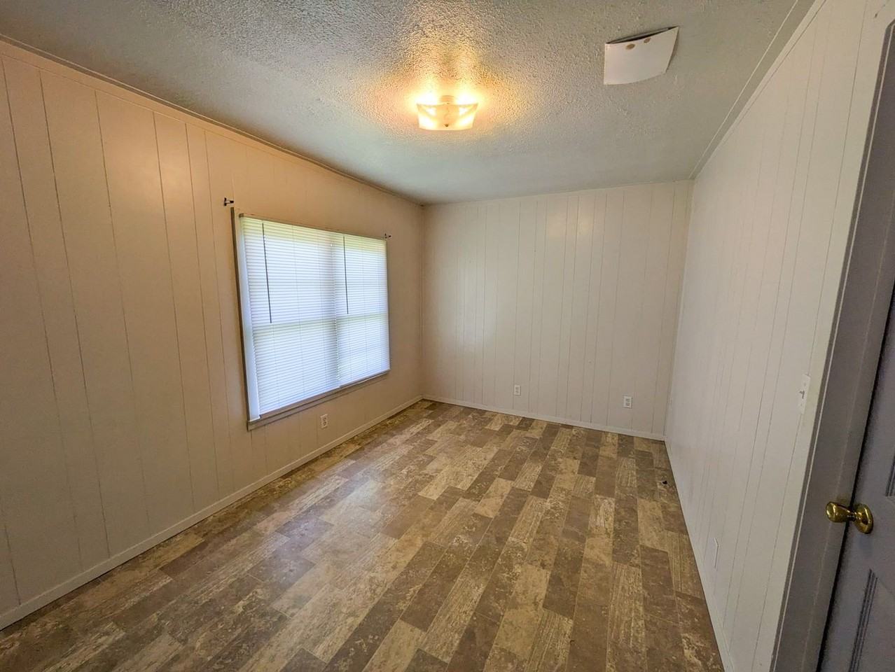 485 Old Highway 90 W - Photo 2 of 10