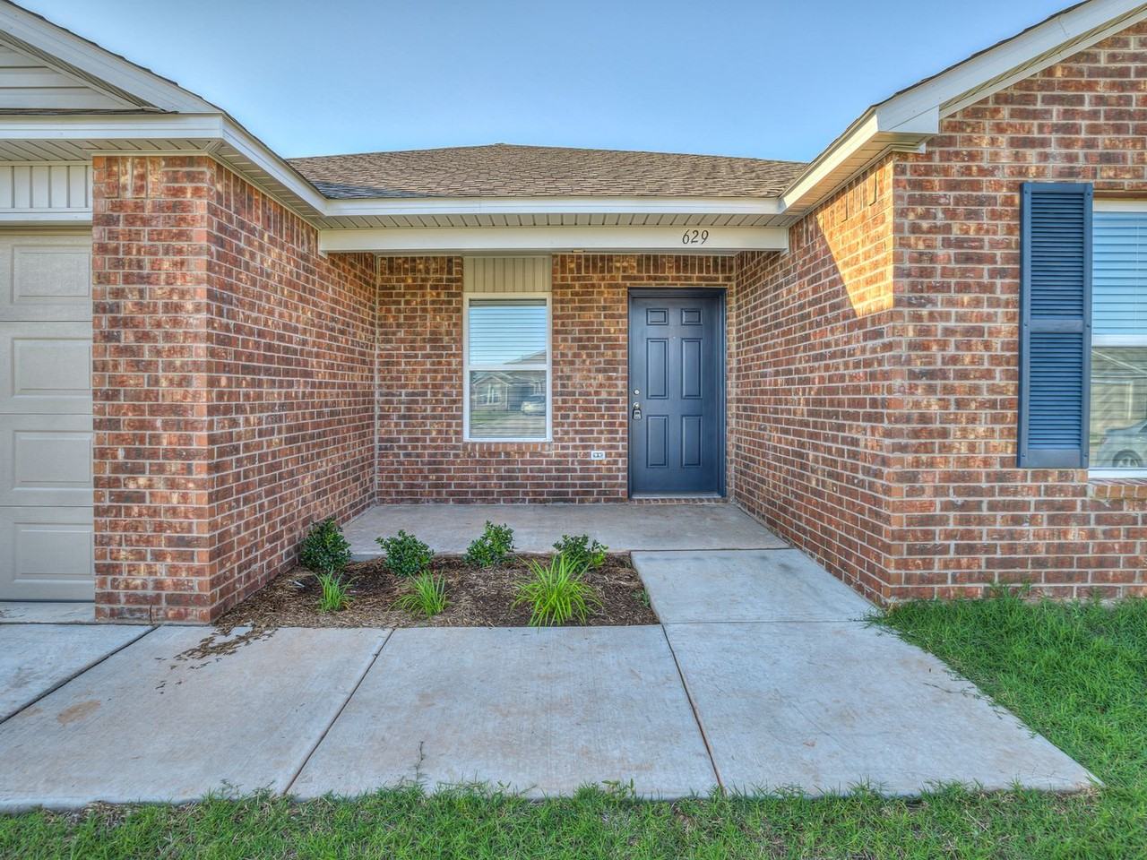 629 W Lola Dr - Photo 2 of 32