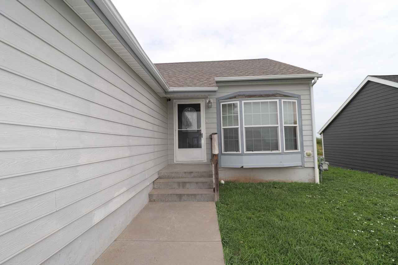 2120 Thompson Dr - Photo 2 of 50