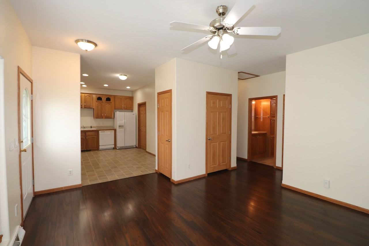 2120 Thompson Dr - Photo 4 of 50