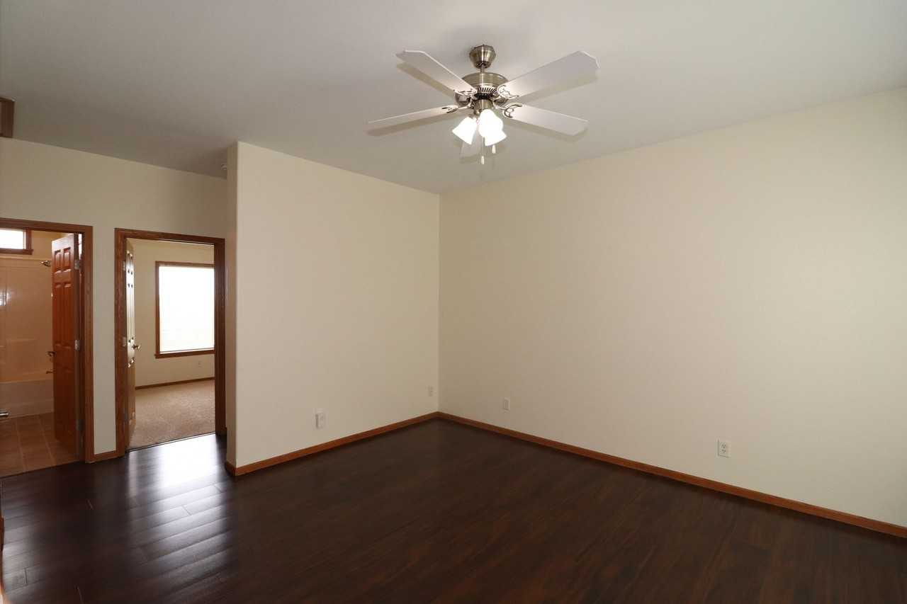 2120 Thompson Dr - Photo 6 of 50