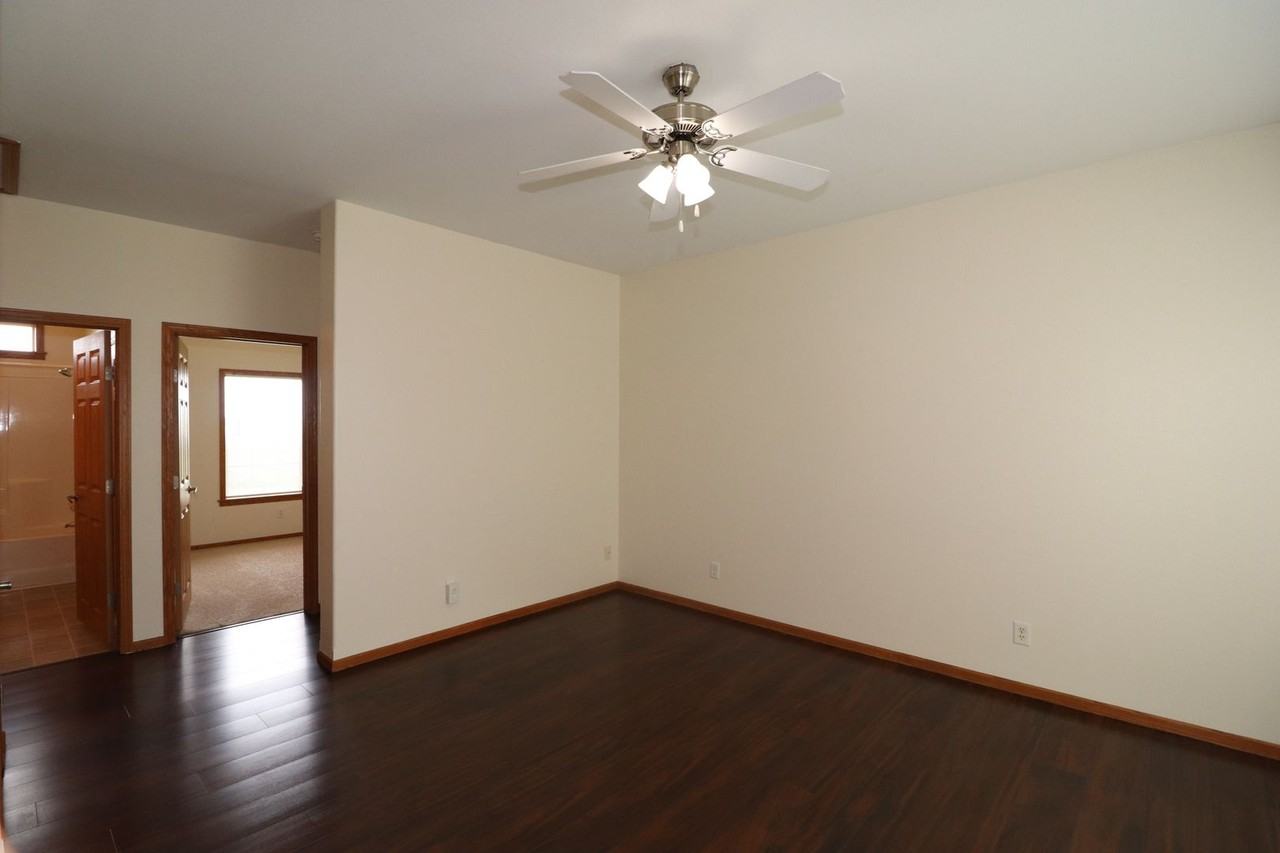 2120 Thompson Dr - Photo 7 of 50
